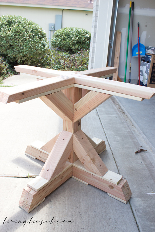 Round Farmhouse Style Table, How To Build A Round Farmhouse Table